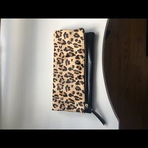 Leopard clutch